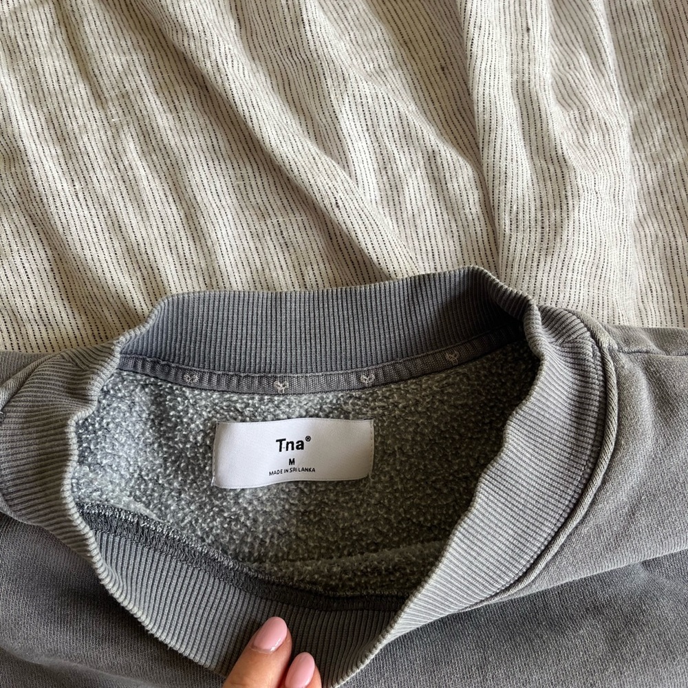 ARITZIA TNA SWEATSHIRT - Picture 4 of 6